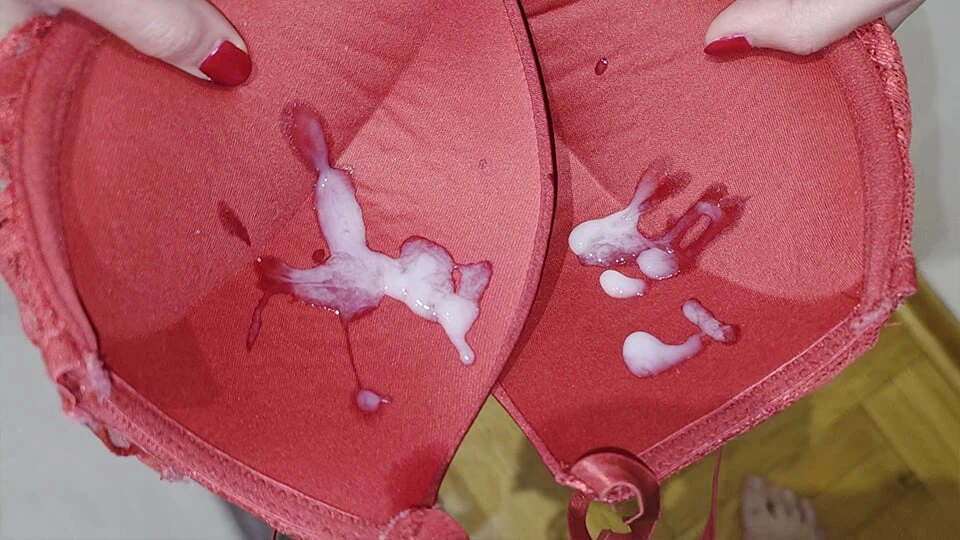 Huge cumshot in bra cups, after amazing blowjob and titjob